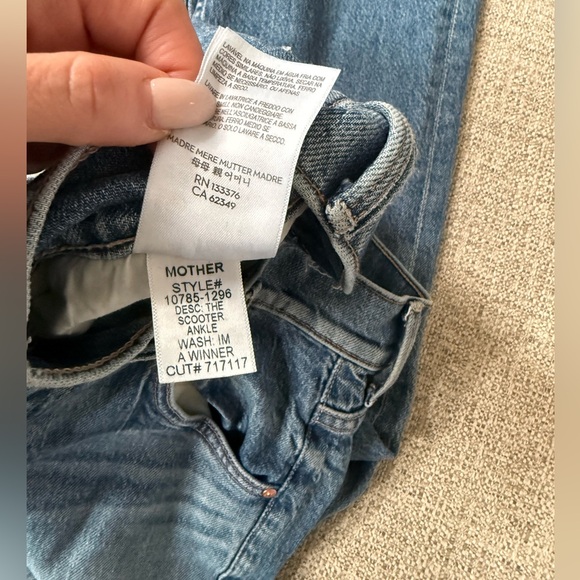 The Scooter Ankle Jeans in I'm A Winner
MOTHER - Picture 6 of 6